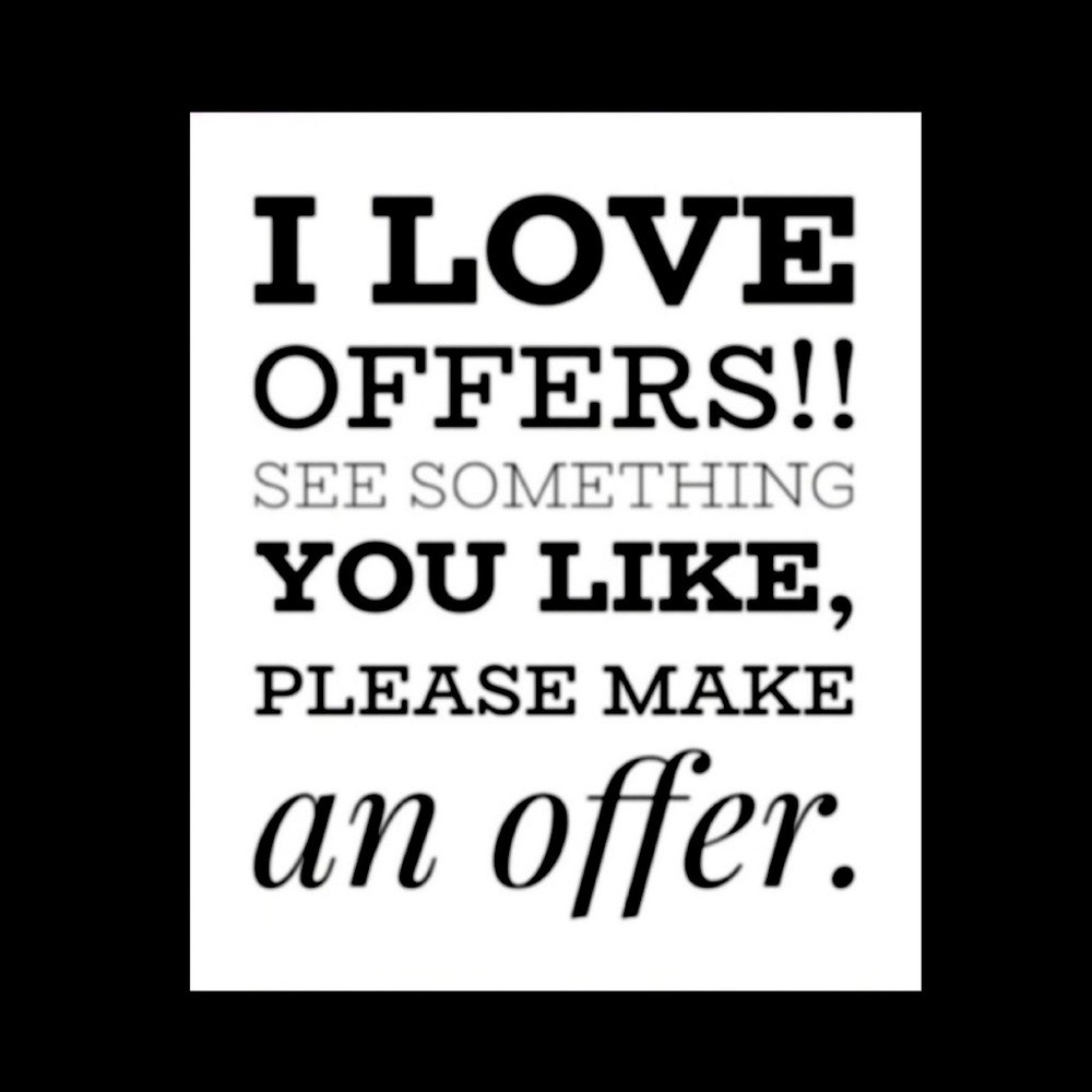 If you see something you like, please make an offer!
~👢~👖~👠~👗~👜~👚~